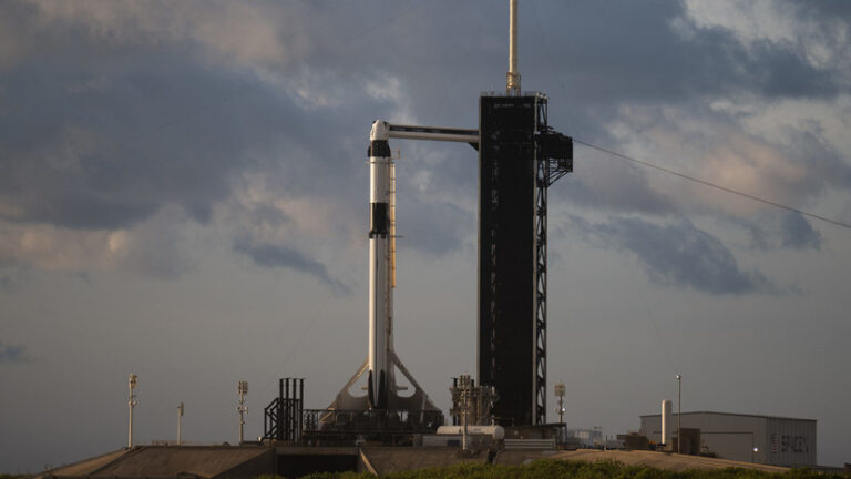 В NASA сообщили об отмене запуска ракеты Falcon 9 во Флориде